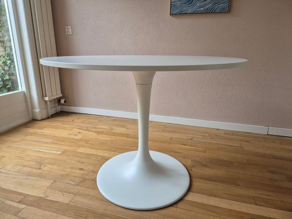 Docksta ronde eettafel ikea, Ophalen, Zo goed als nieuw