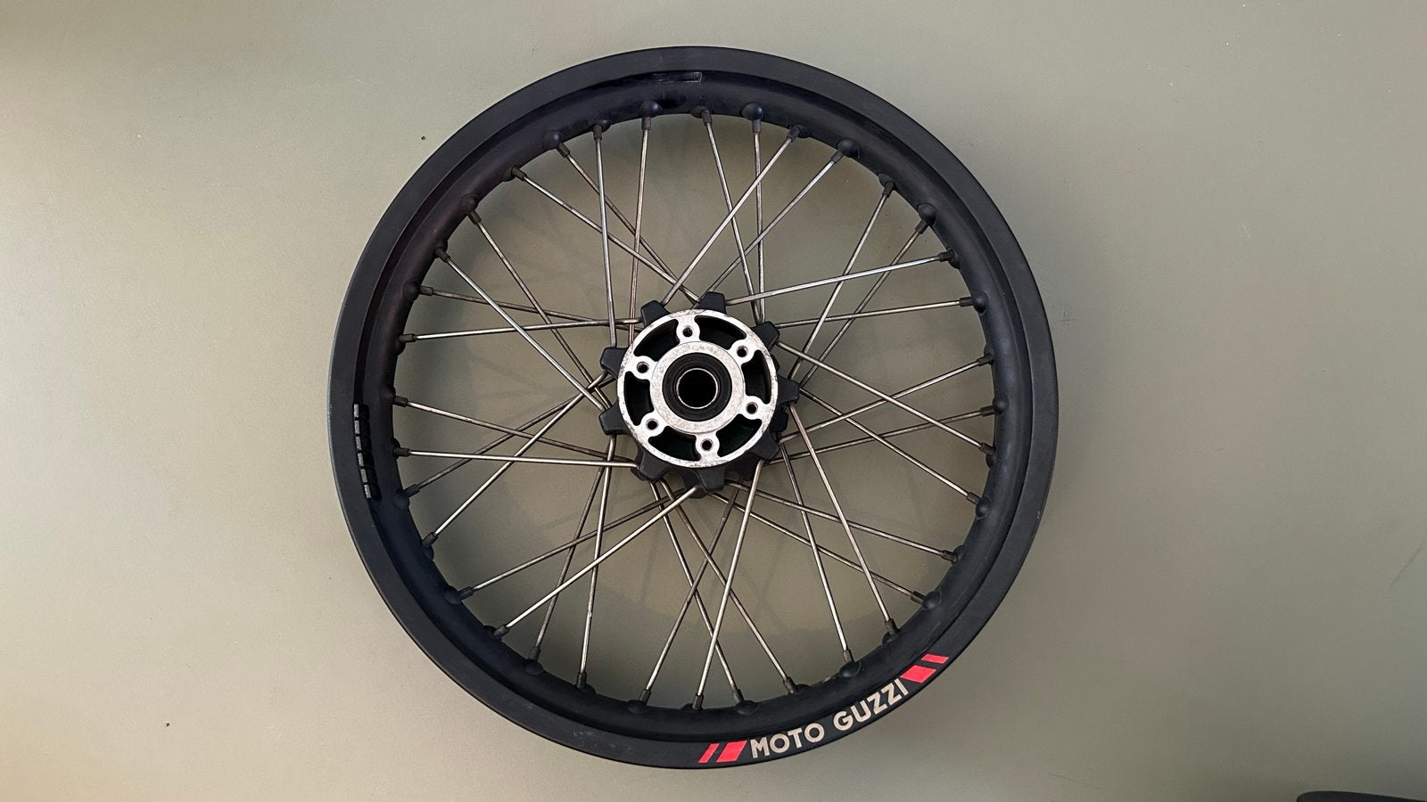 Set velgen Moto Guzzi V85TT 2020, Ophalen, Gebruikt