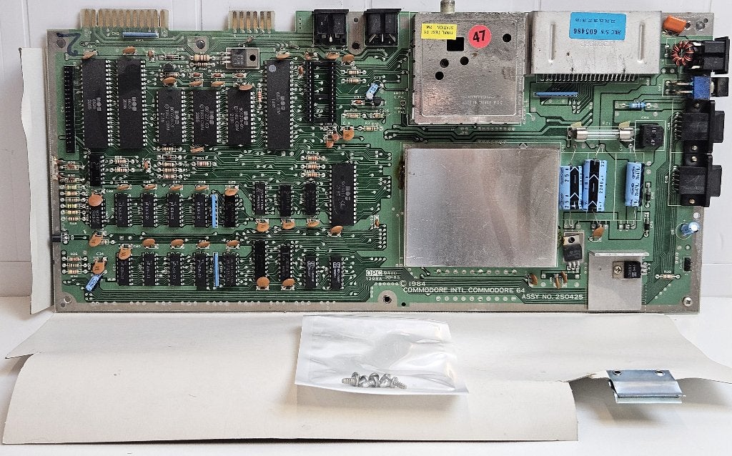 Commodore 64 ASSY 250425 Longboard Moederbord Zonder SID!, Ophalen of Verzenden, Commodore C 64
