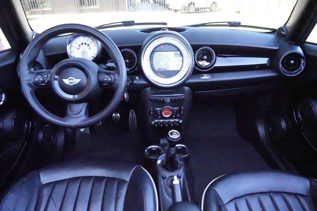 MINI Cabrio 1.6 Cooper S 184pk HarmanKardon/Navigatie/Stoelv, Auto's, Mini, Voorwielaandrijving, Euro 5, Gebruikt, Zwart