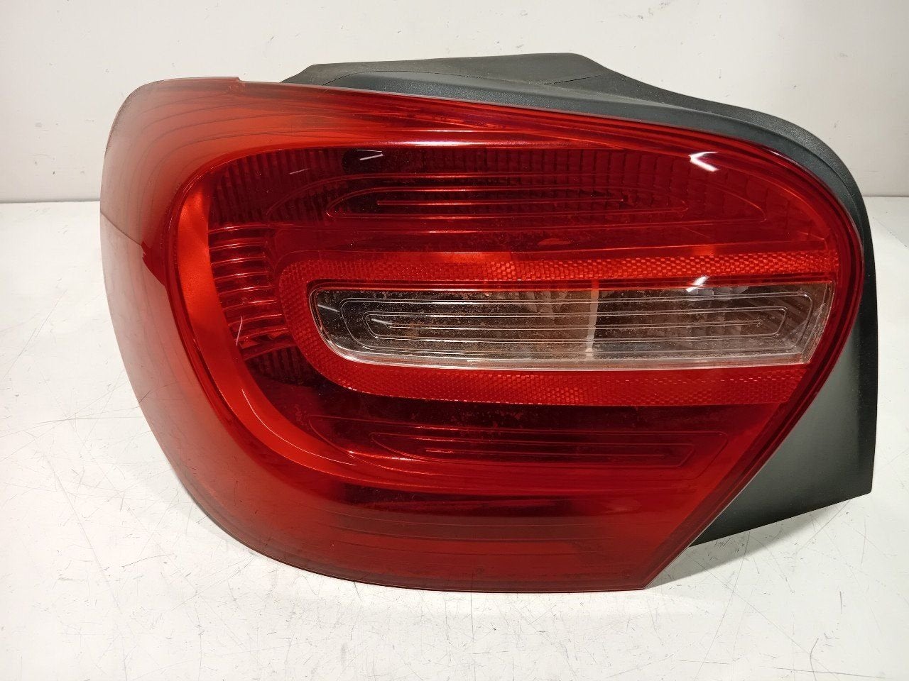 Achterlicht links buiten Mercedes-Benz A-Klasse, Onderdelen@venauto.nl, Van der Ven Autorecycling B.V., Gebruikt, Ettenseweg 76, 4706 PB Roosendaal, The Netherlands