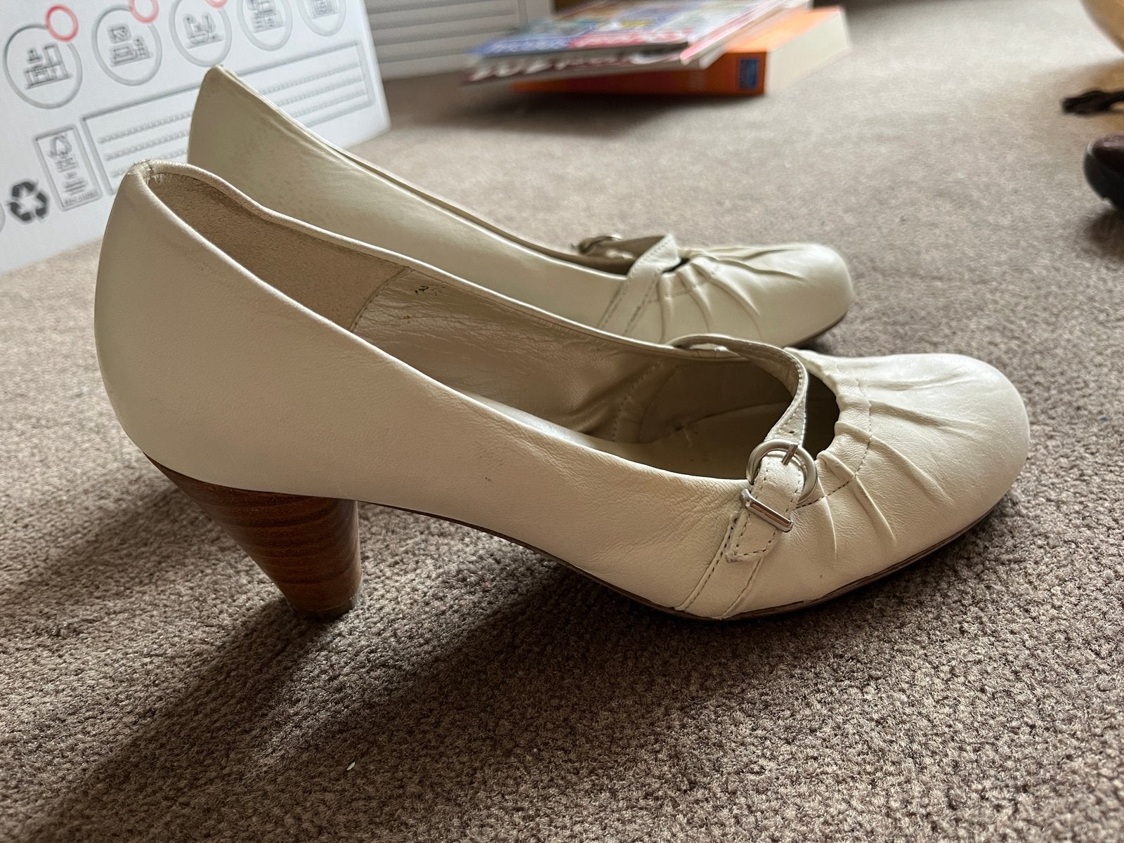 ZGAN - Jhay Pumps - Maat 38, Ophalen of Verzenden, Zo goed als nieuw, Beige, Pumps