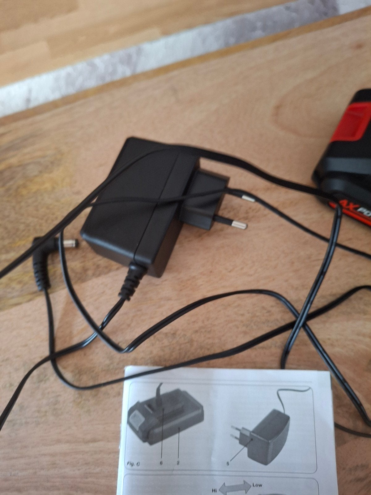 Ferm elektrische schroefmachine met oplader en boekje, Ophalen, Variabele snelheid, Minder dan 400 watt, Zo goed als nieuw