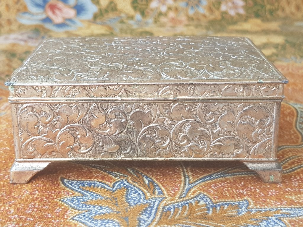 Mooi oud silverplate doosje of kistje uit Engeland 10,4 cm.