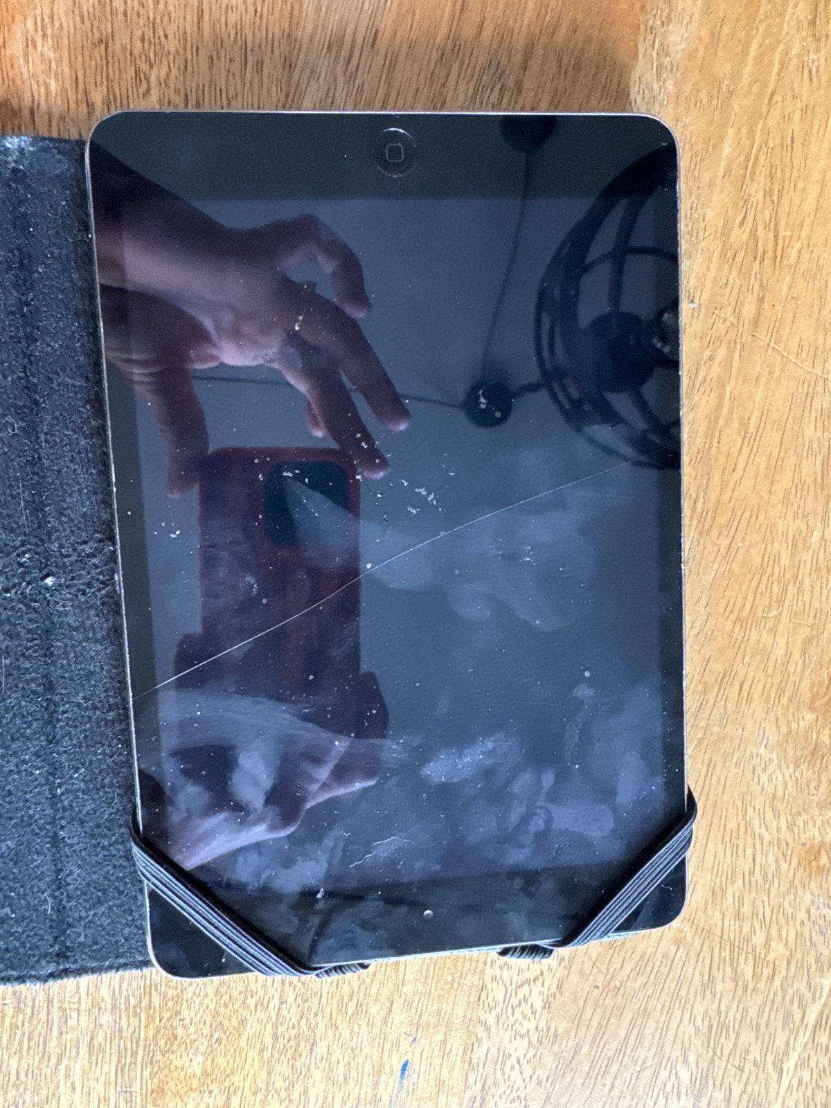Apple iPad Mini 16GB - Gebruikt met barsten, Computers en Software, Apple iPads, Gebruikt, Ophalen of Verzenden, Zilver, 7 inch of minder