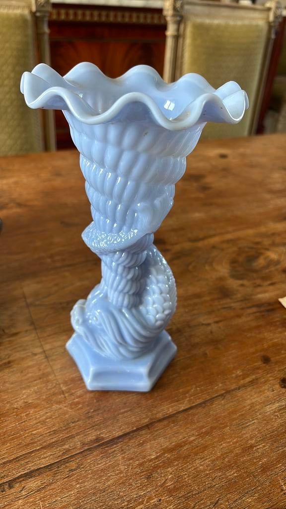Antieke Opaline Vaas met Dolfijn Voet (blauw), Antiek en Kunst, Ophalen