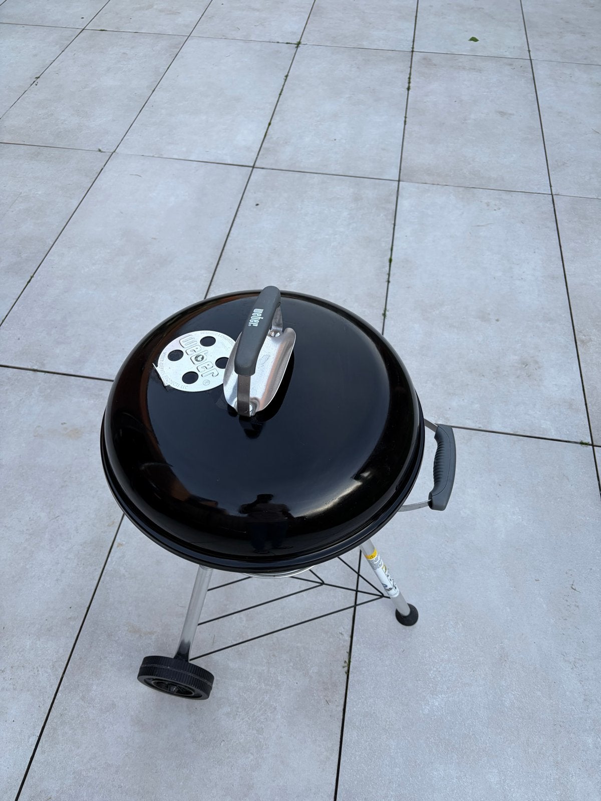 Foto 2 van Weber Compact barbecue, nauwelijks gebruikt, 47 cm diameter