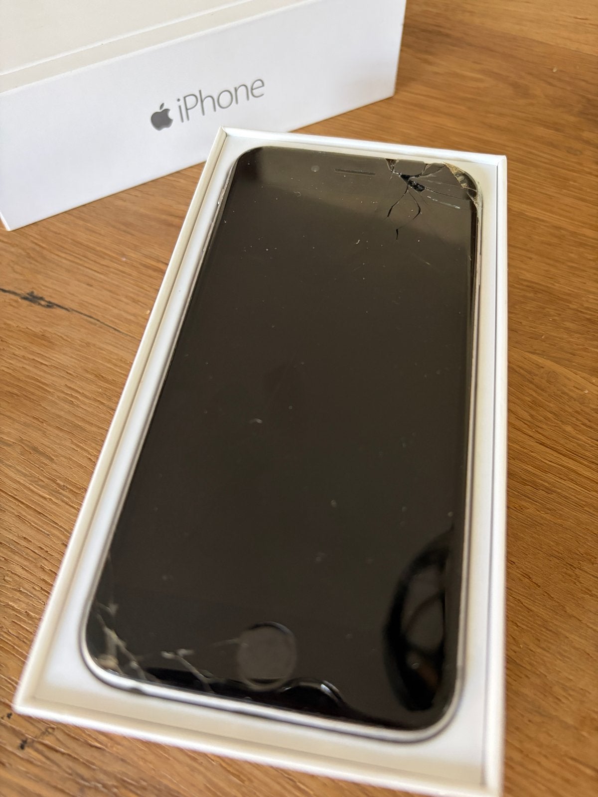 iPhone 6 met beschadigd scherm - voor onderdelen, Telecommunicatie, Mobiele telefoons | Apple iPhone, Gebruikt, Zwart, Ophalen of Verzenden