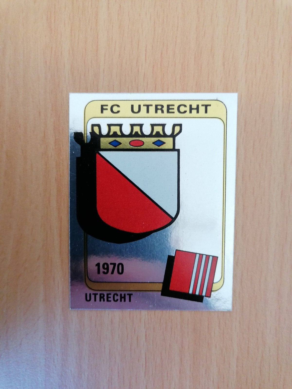 Panini Voetbal 84 #260 FC Utrecht embleem., Ophalen of Verzenden, Zo goed als nieuw, F.C. Utrecht, Poster, Plaatje of Sticker