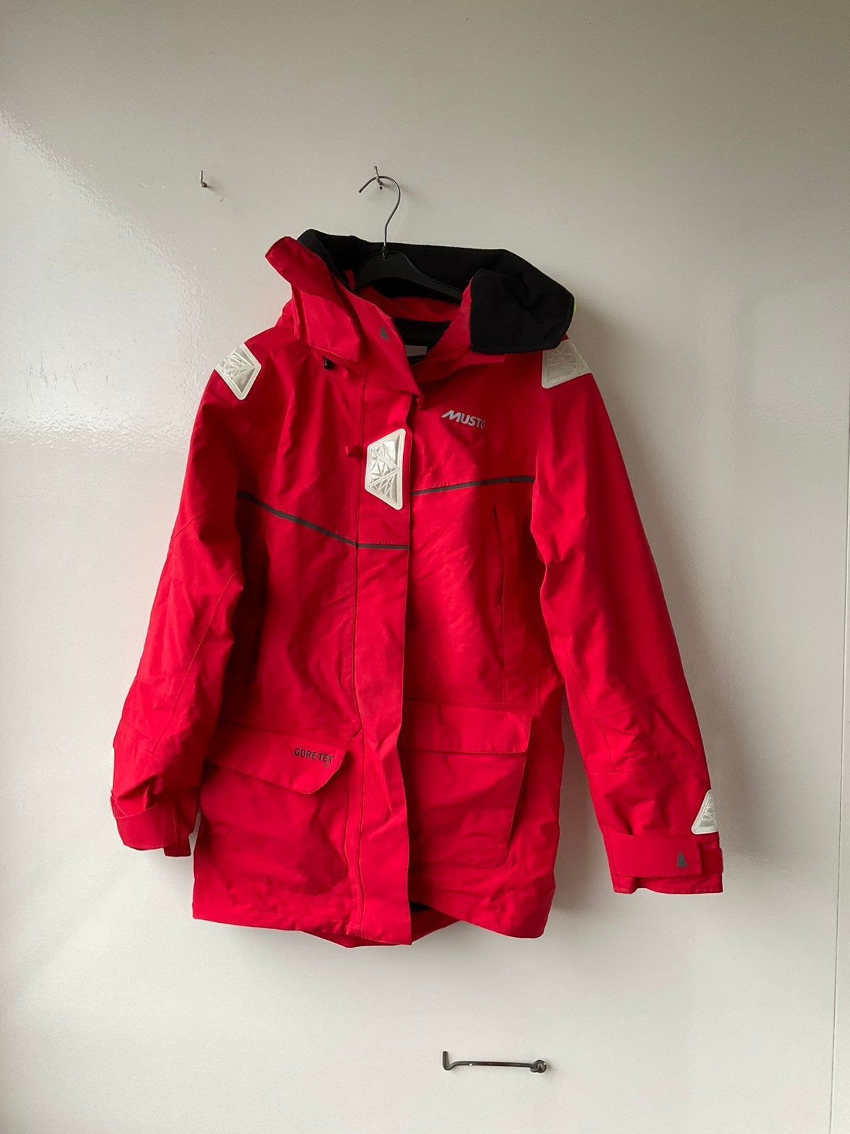 Musto Gore-Tex Offshore zeiljas en -broek, Watersport en Boten, Ophalen of Verzenden, Zo goed als nieuw, Dame, Zeilpak
