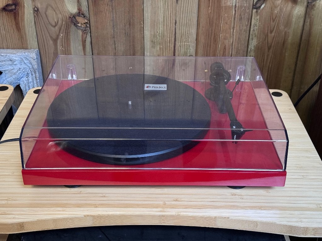 Pro-Ject Debut Carbon + Ortofon red element, Ophalen of Verzenden, Gebruikt, Platenspeler, Overige merken