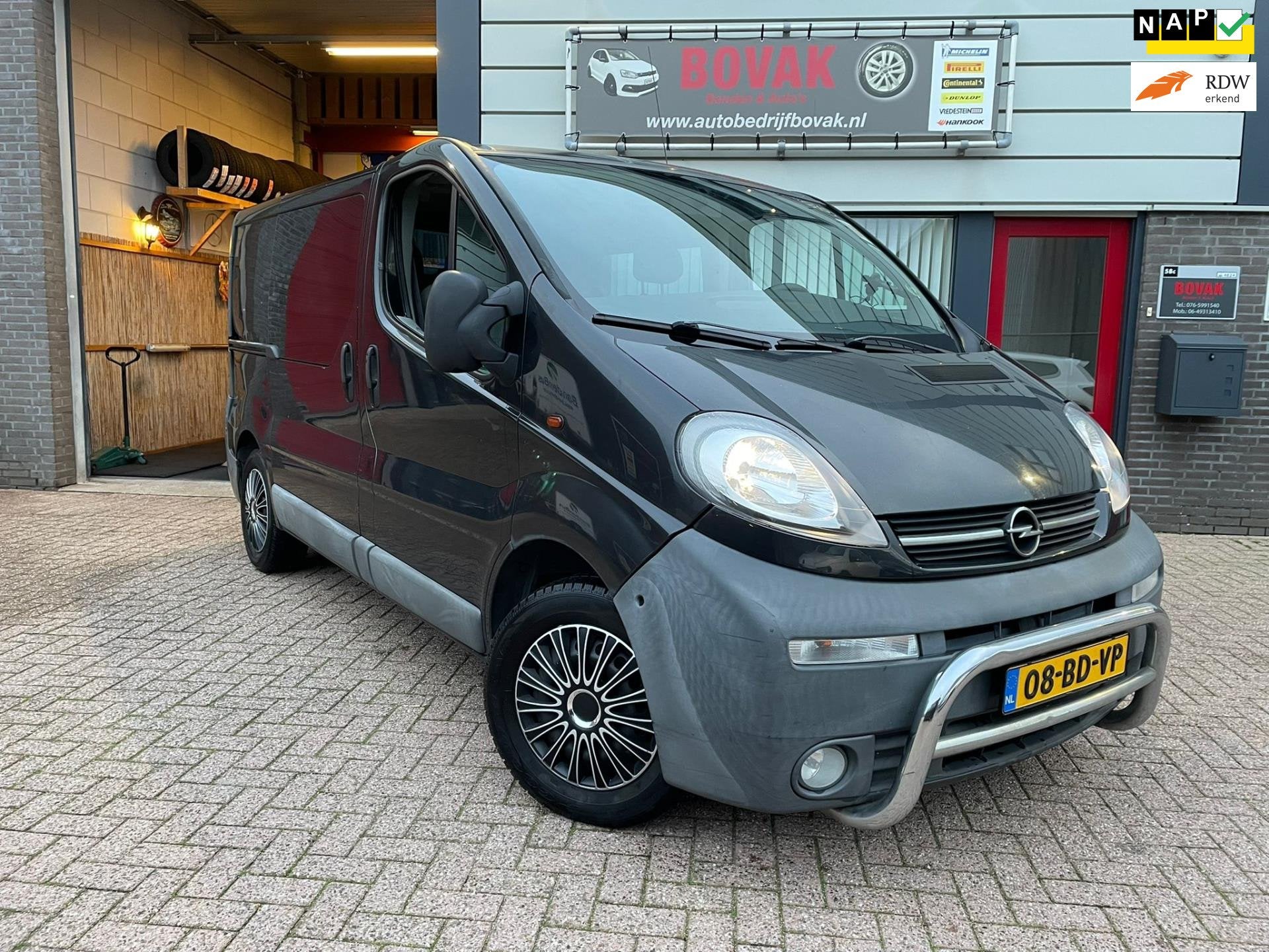 Opel Vivaro 1.9 DI L1H1 Dubbele cabine Youngtimer 300,- bijt, Auto's, Voorwielaandrijving, 1780 kg, Stof, Gebruikt