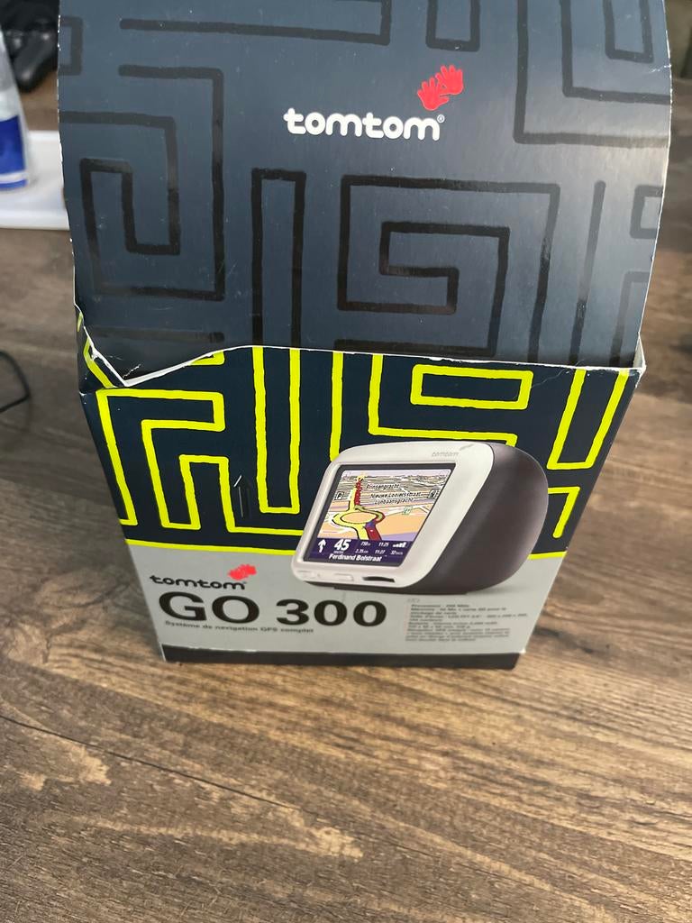 TomTom GO 300 GPS Navigatiesysteem - Compleet in Doos, Auto diversen, Autonavigatie, Gebruikt, Ophalen of Verzenden