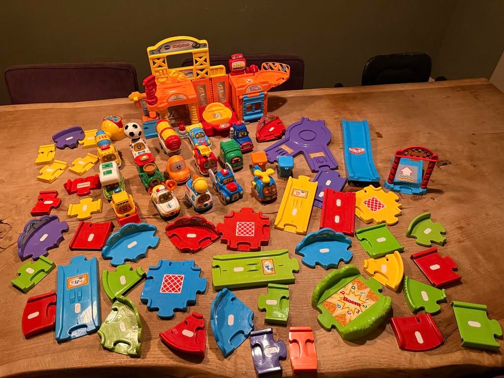 V-Tech Toet Toet Auto's Garage & Baan met 14 Auto's, Kinderen en Baby's, Speelgoed | Vtech, Ophalen, Zo goed als nieuw, 2 tot 4 jaar