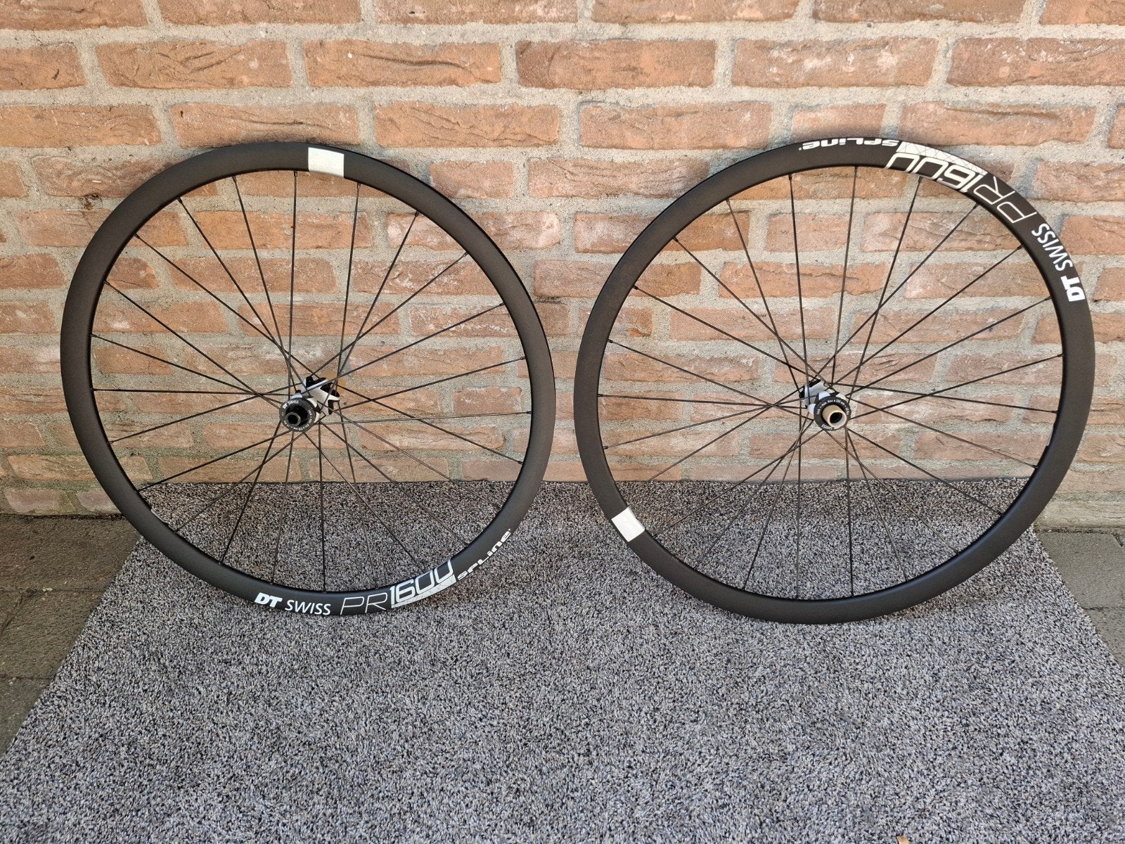 DT Swiss PR 1600 Spline 32 racefietswielen / XDR hub /, Overige merken, Gebruikt, 10 tot 15 versnellingen, Aluminium