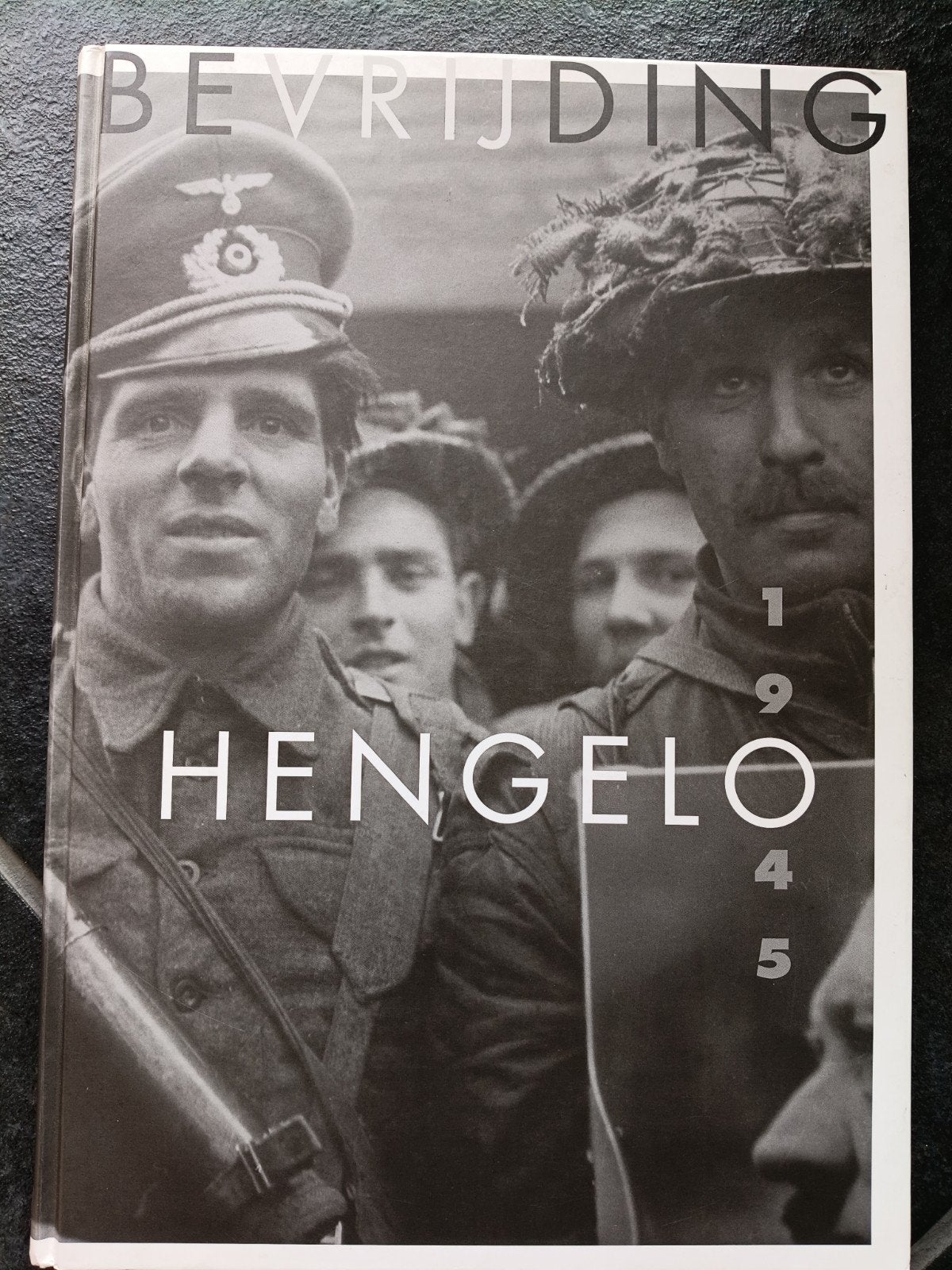 Boek Bevrijding van Hengelo Ov 1945, Ophalen of Verzenden, Overige soorten, Nederland, Boek of Tijdschrift