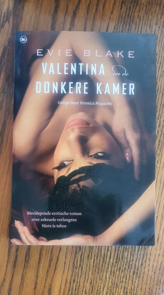 Valentina en de Donkere Kamer - Evie Blake, Boeken, Ophalen of Verzenden, Zo goed als nieuw, Nederland, Evie Blake