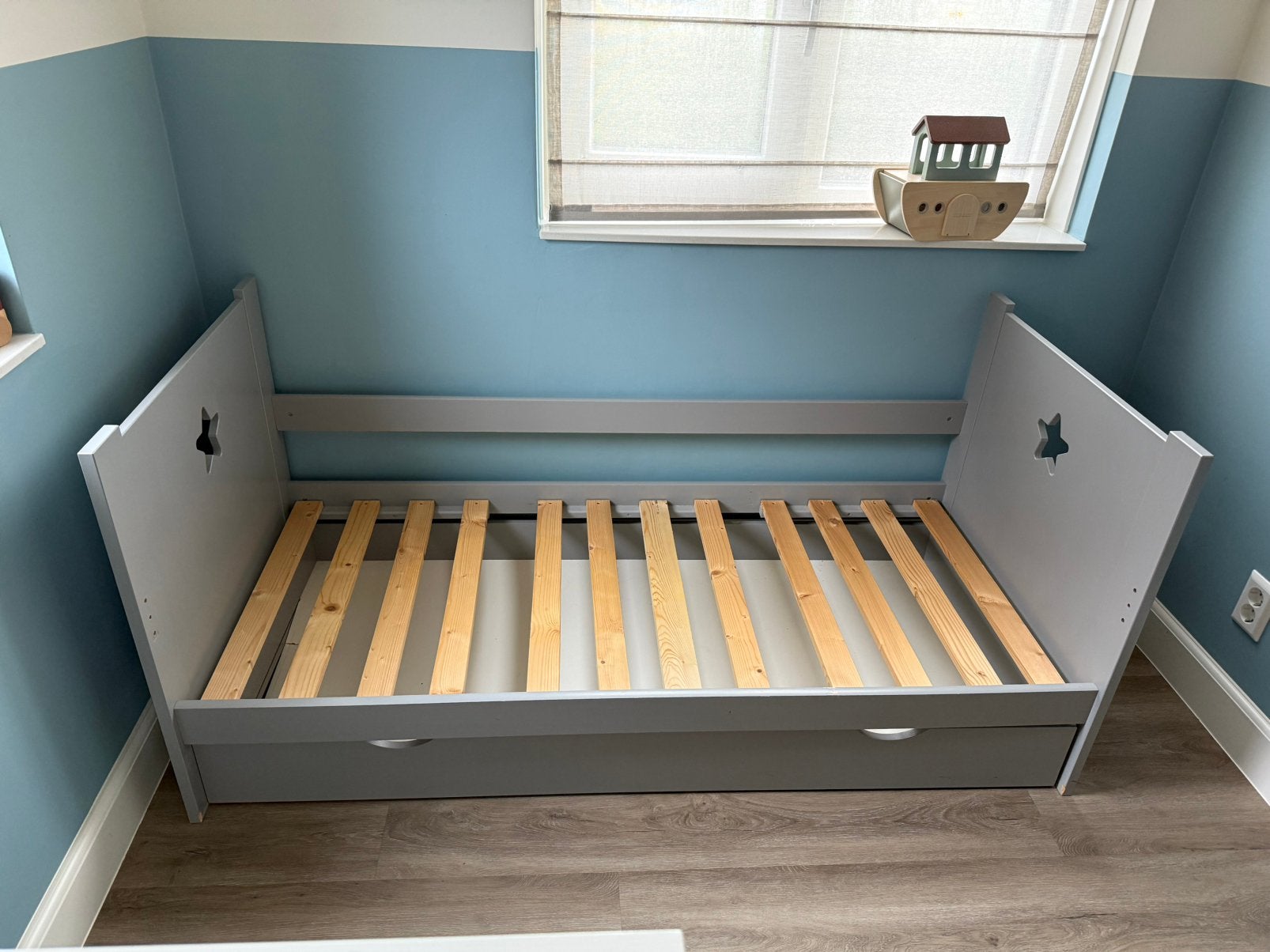 Petite Amelie peuterbed grijs, Kinderen en Baby's, Ophalen, Gebruikt, 140 tot 160 cm, 70 tot 85 cm