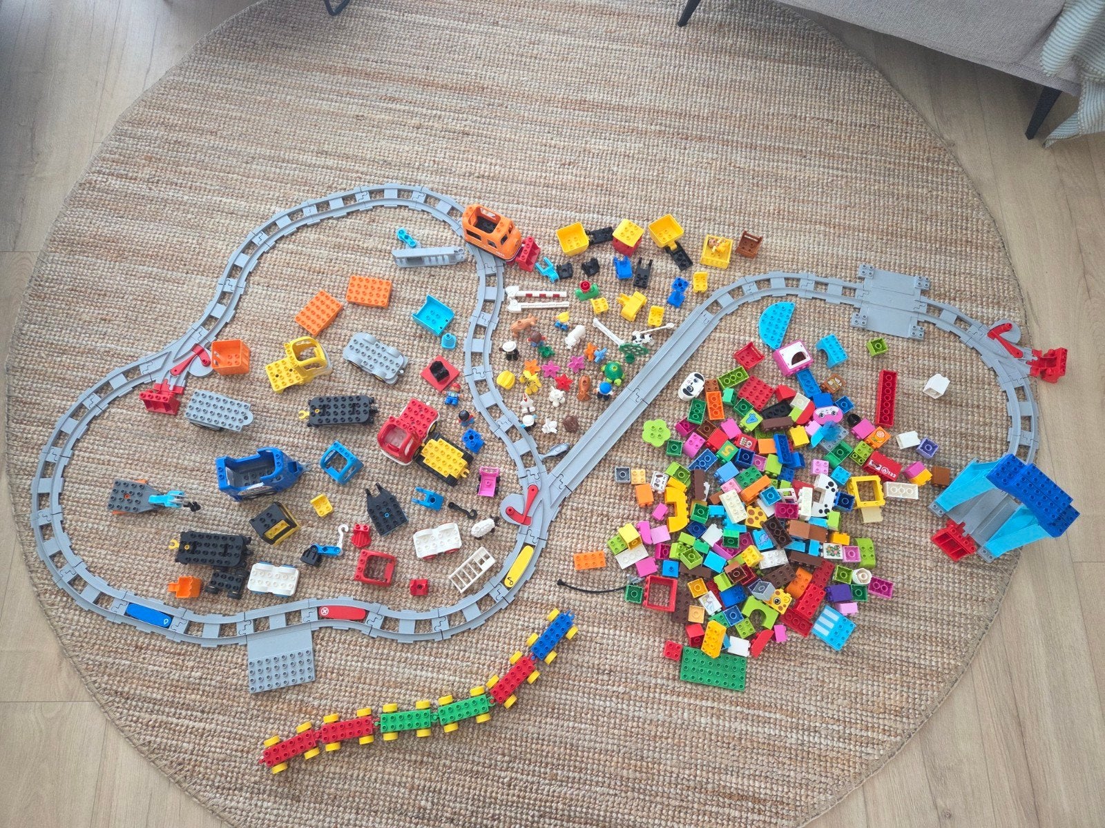 Duplo elektrische trein met rails en extra blokken, Kinderen en Baby's, Gebruikt, Inclusief extra onderdelen, Ophalen of Verzenden