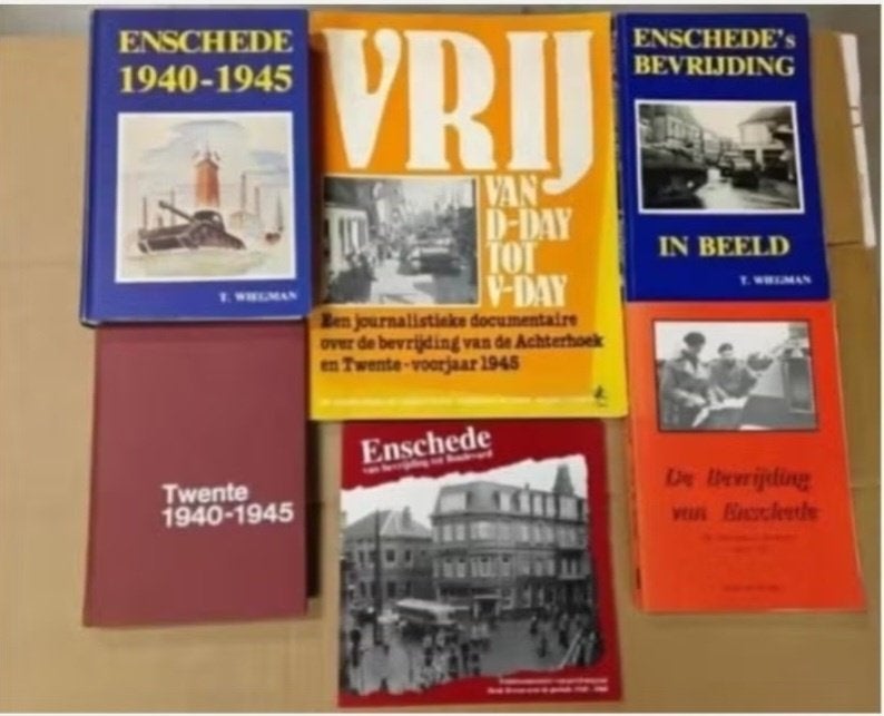 Diverse boeken over de oorlog vanuit Enschede, Diverse auteurs, Zo goed als nieuw, Algemeen, Ophalen