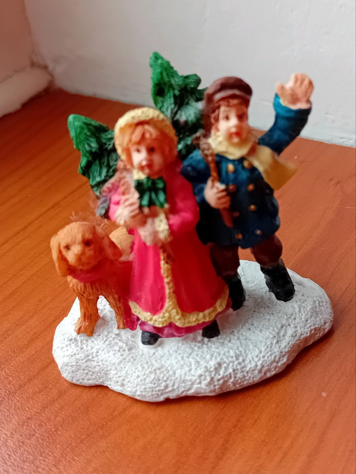 Kerstfiguren stelletje met hond voor Kerstdorp, Ophalen of Verzenden