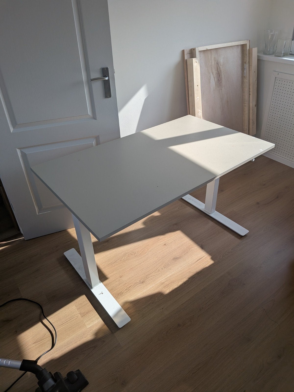 IKEA Trotten Zit-sta Bureau - Wit, Ophalen, Zit-sta bureau, Gebruikt, Spaanplaat of MDF