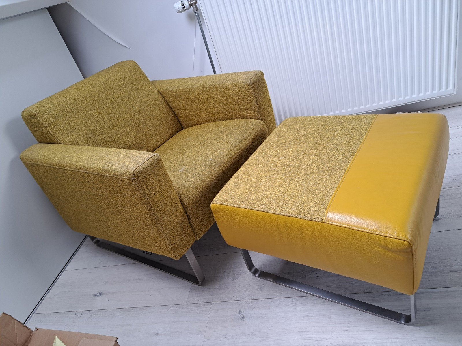 Montel fauteuil met voetenbank - Geel, Ophalen, Gebruikt, Leer, 75 tot 100 cm