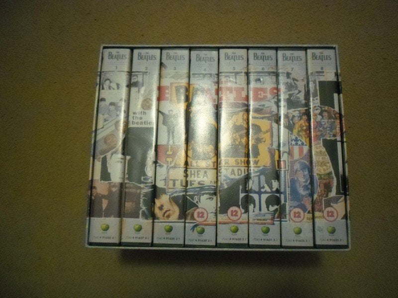 The Beatles Anthology - 8 delige VHS Video Box set, Alle leeftijden, Ophalen of Verzenden, Zo goed als nieuw