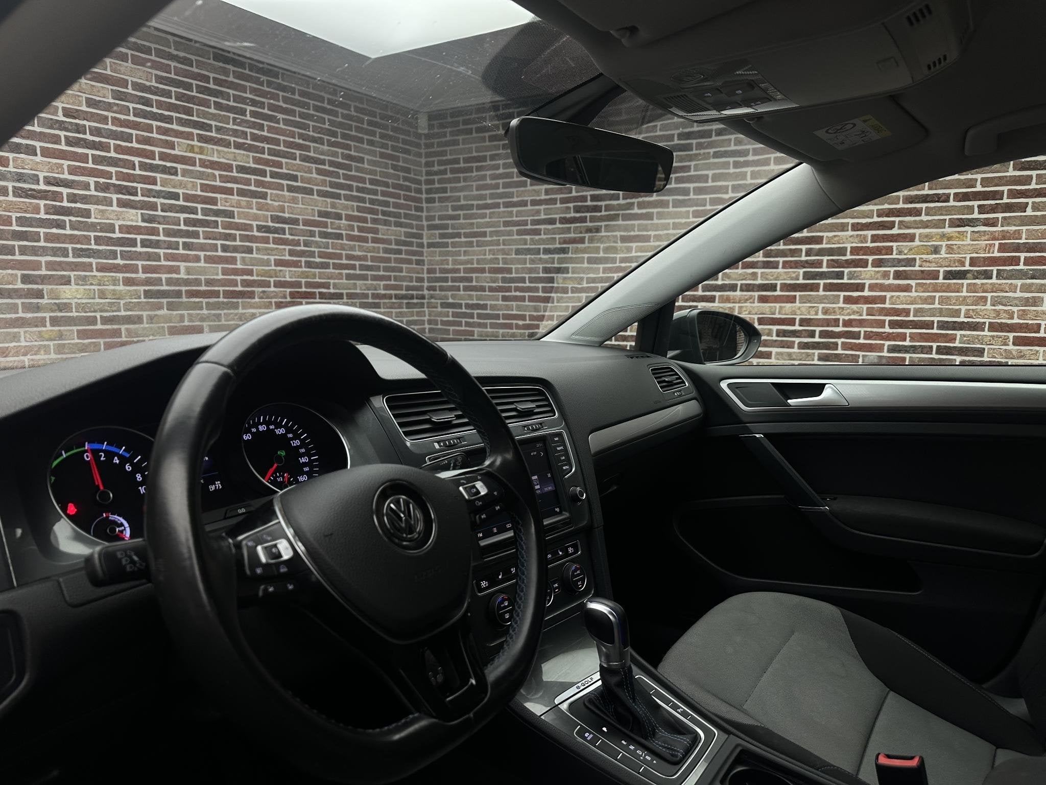 Volkswagen e-Golf e-Golf, Auto's, Verwarmde buitenspiegels, Stof, Gebruikt, 116 pk