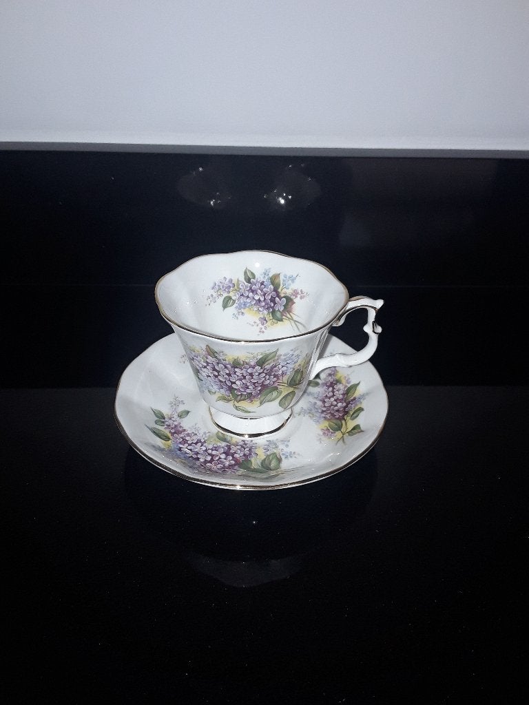 Royal albert kop en schotel Blossom time series Lilac, Verzenden