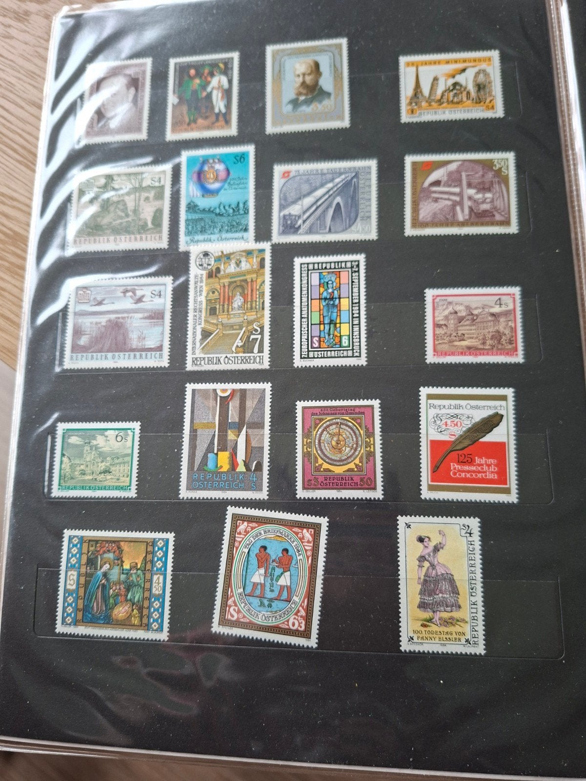Oostenrijkse postzegels 1984 - Compleet albuĺ, Verzenden