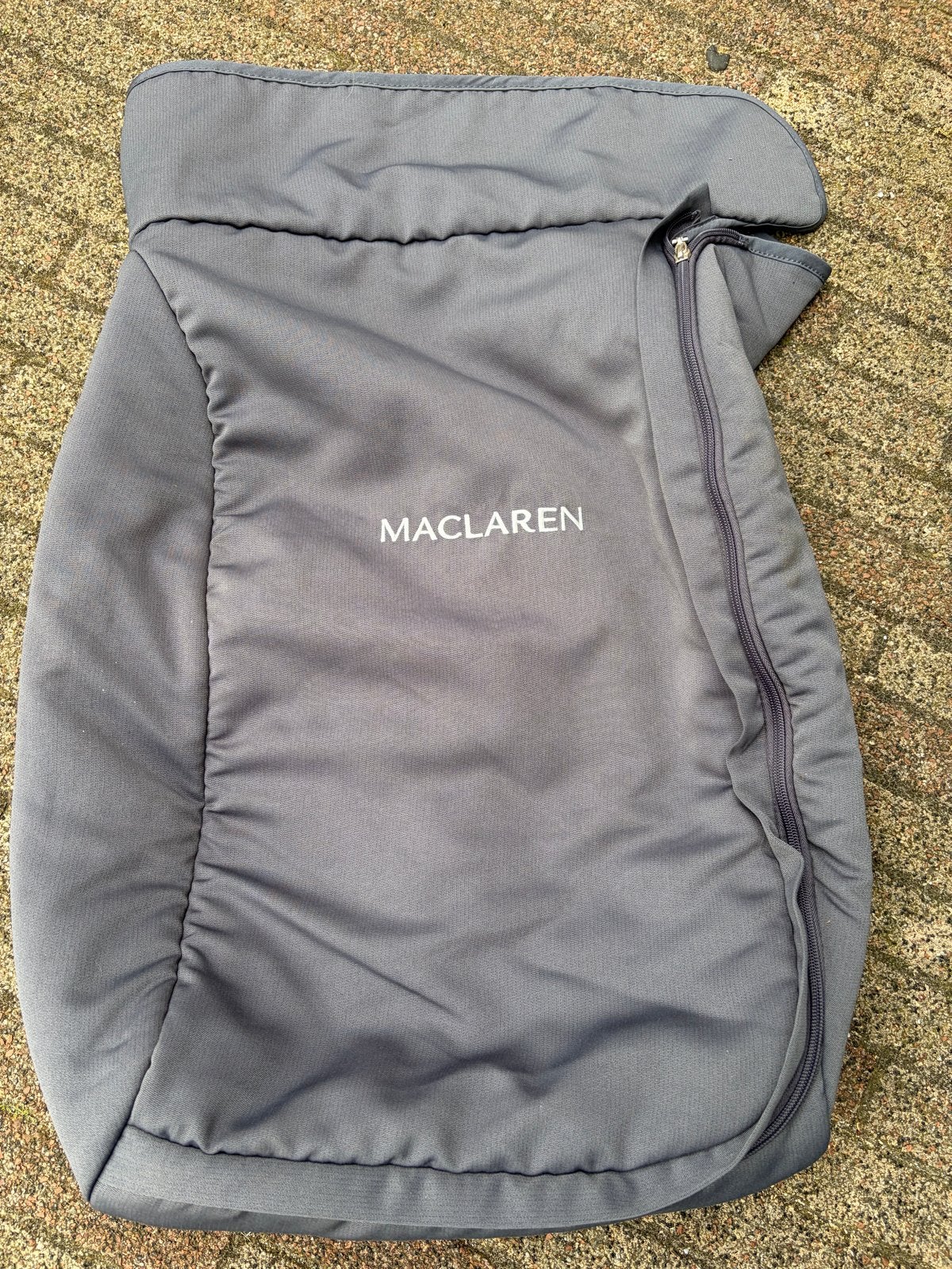 Maclaren voetenzak voor buggy - Grijs met rood, Kinderen en Baby's, Buggy's, Ophalen, Zo goed als nieuw, Maclaren, Voetenzak