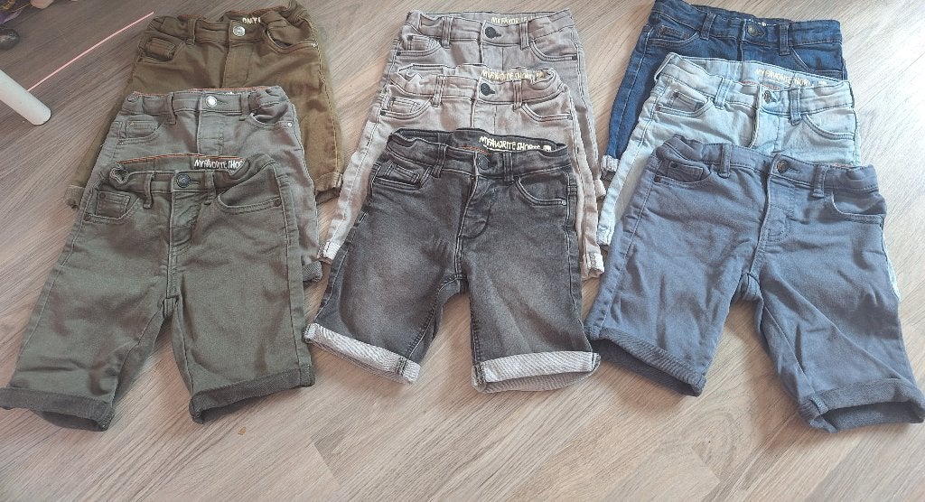 9 korte spijkerbroeken maat 110/116, Broek, Gebruikt, Ophalen of Verzenden, Hema