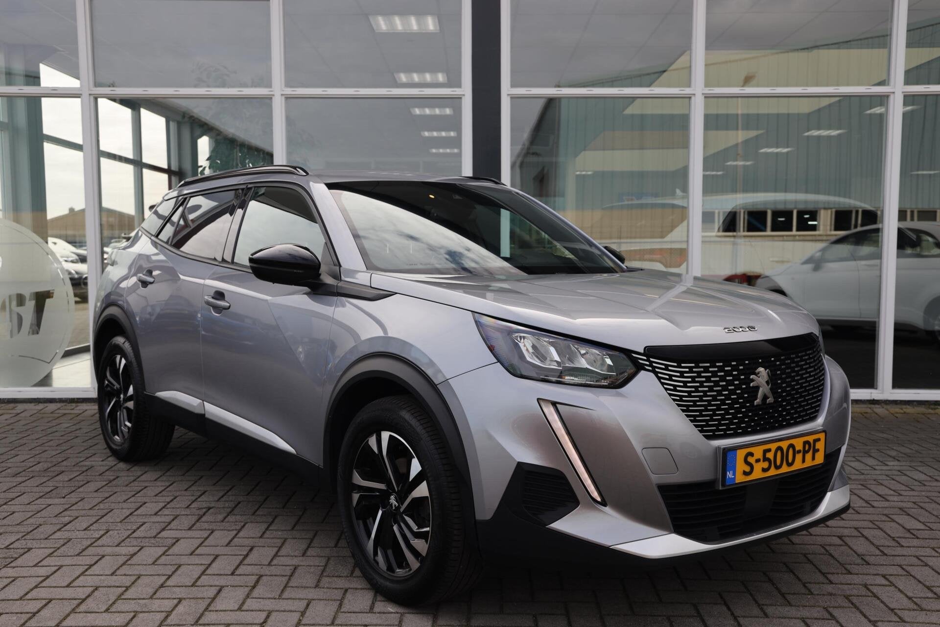 Peugeot 2008 1.2 PureTech Allure|Cruise control|Apple carpla, 101 pk, Gebruikt, Euro 6, 1199 cc