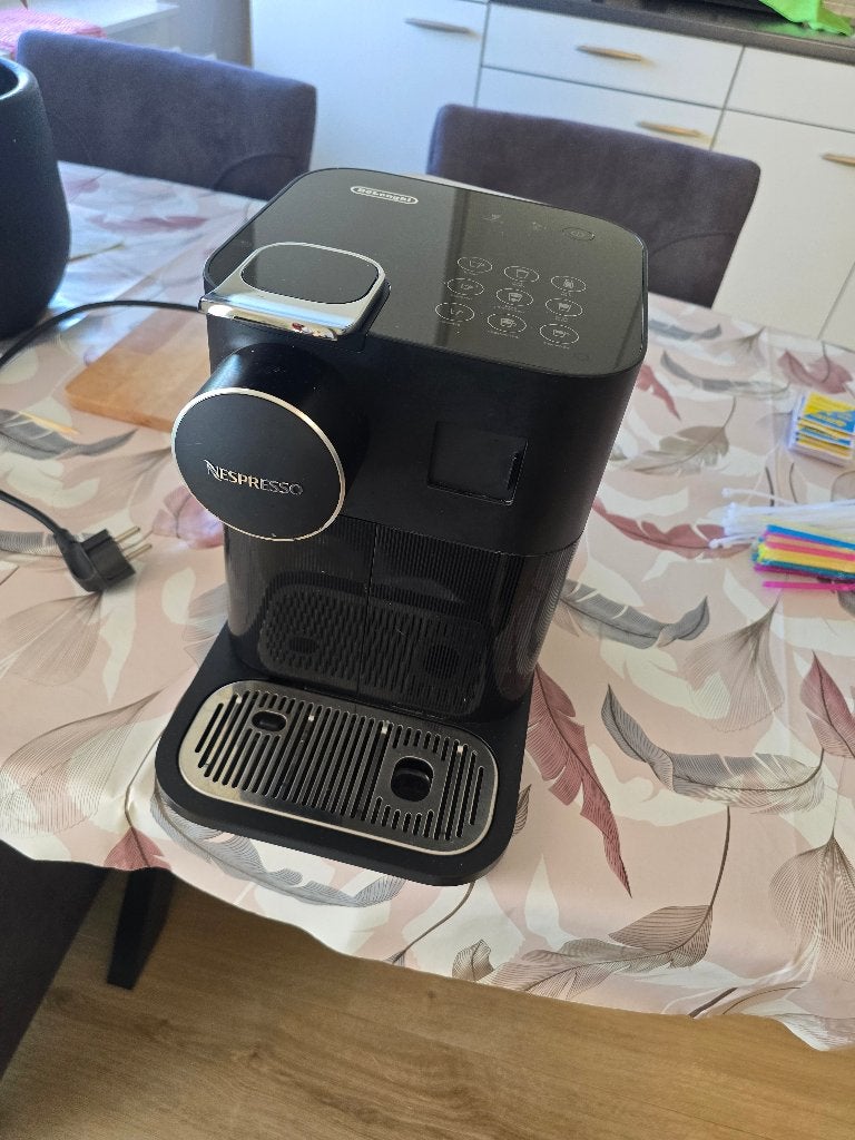 Nespresso Koffieapparaat, Ophalen, Zo goed als nieuw, Zwart