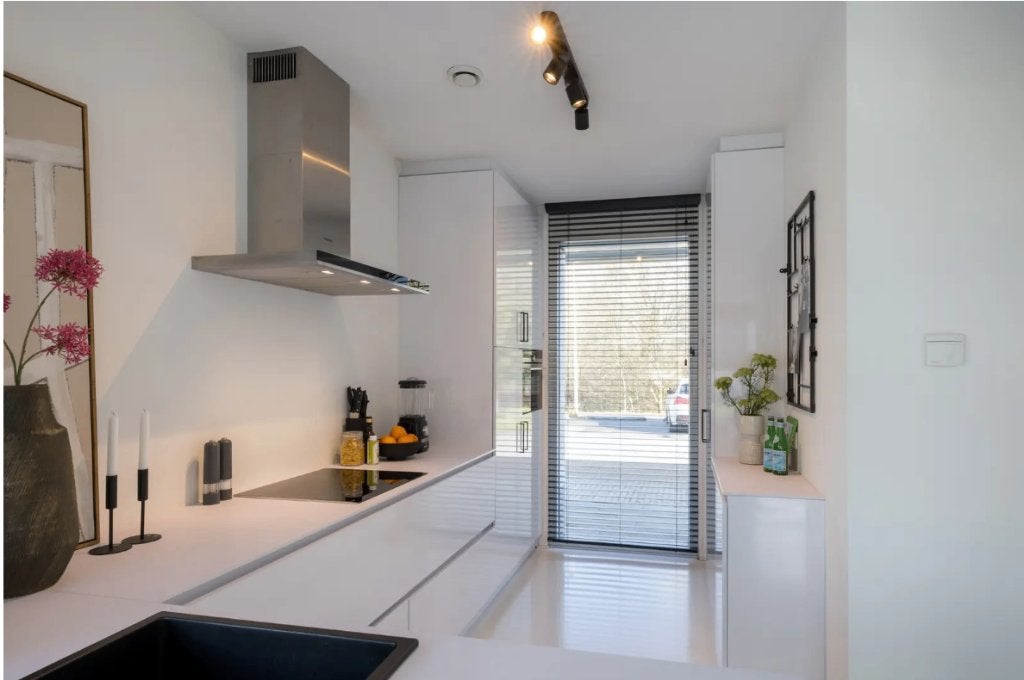 Witte strakke keuken, compleet met Siemens apparatuur, Wit, Hoekkeuken, Ophalen of Verzenden, Zo goed als nieuw