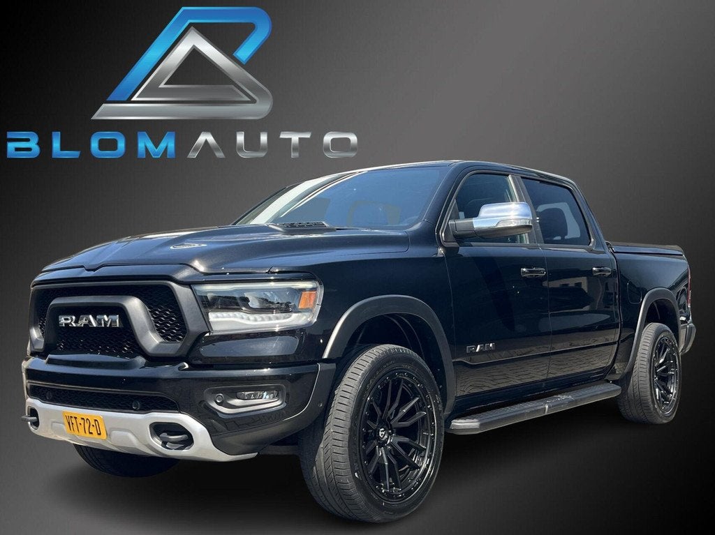 Dodge Ram 1500 4X4 5.7 V8 4x4 5'7 REBEL PANO+LUCHT+H&K+22'', Auto's, Gebruikt, 5654 cc, Zwart, Bedrijf
