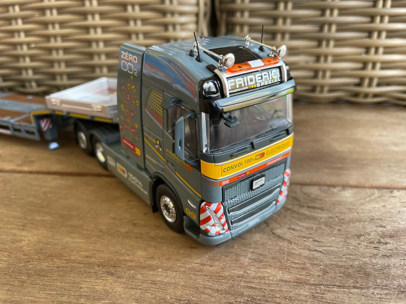 TEKNO VOLVO FRIDERICI SPECIAL DIEPLADER, Hobby en Vrije tijd, Modelauto's | 1:50, Ophalen of Verzenden, Nieuw, Bus of Vrachtwagen
