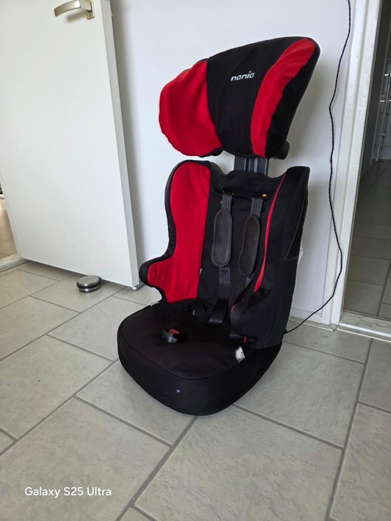 Nania kinderautostoel - Zwart/Rood - Schoon en Veilig, Kinderen en Baby's, Overige merken, Verstelbare rugleuning, Ophalen of Verzenden