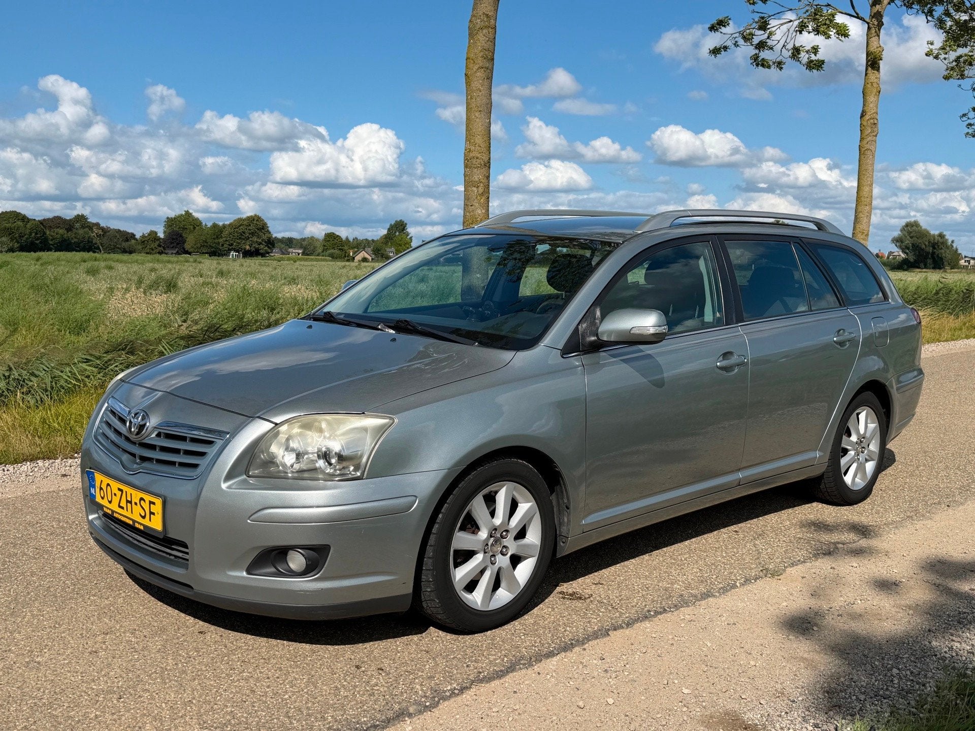 Toyota Avensis Wagon 1.8 VVTi Luna APK 04-2027 NAP Airco, Auto's, Voorwielaandrijving, Zwart, 4 cilinders, Handgeschakeld