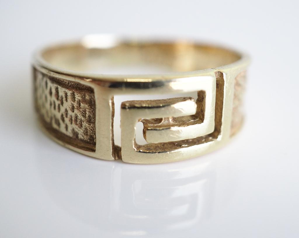 14 krt gouden bandring met Versace-motief, Sieraden, Tassen en Uiterlijk, Ringen, 18 tot 19, ., Ophalen of Verzenden, Zo goed als nieuw