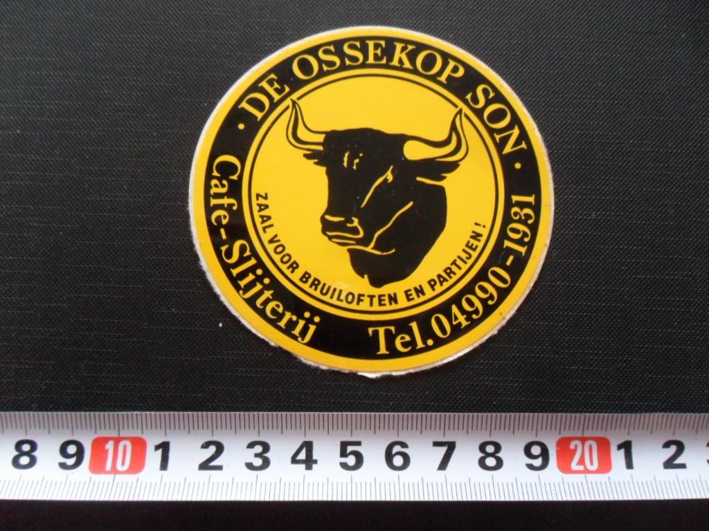 sticker Son DE OSSEKOP Café Slijterij 04990-1931, Ophalen, Zo goed als nieuw