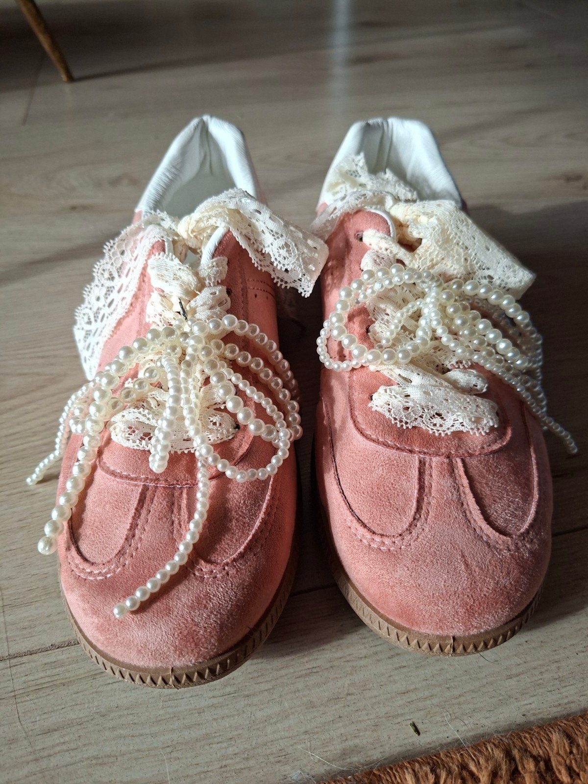 Roze sneakers met kant en parels - Maat 37, Ophalen, Zo goed als nieuw, Roze, Sneakers of Gympen