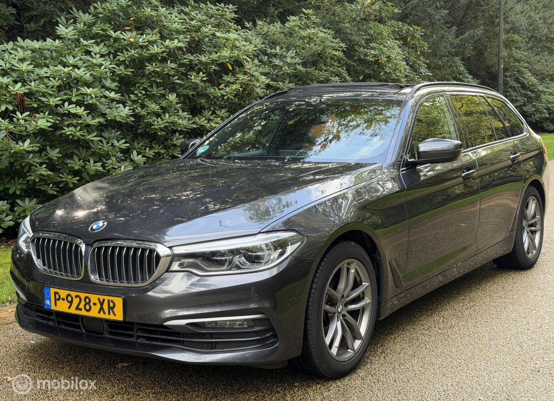 BMW 5-serie Touring 520d xDrive High Exe Pano Comfortseats, Auto's, 1780 kg, 2000 kg, Leder, Diesel
