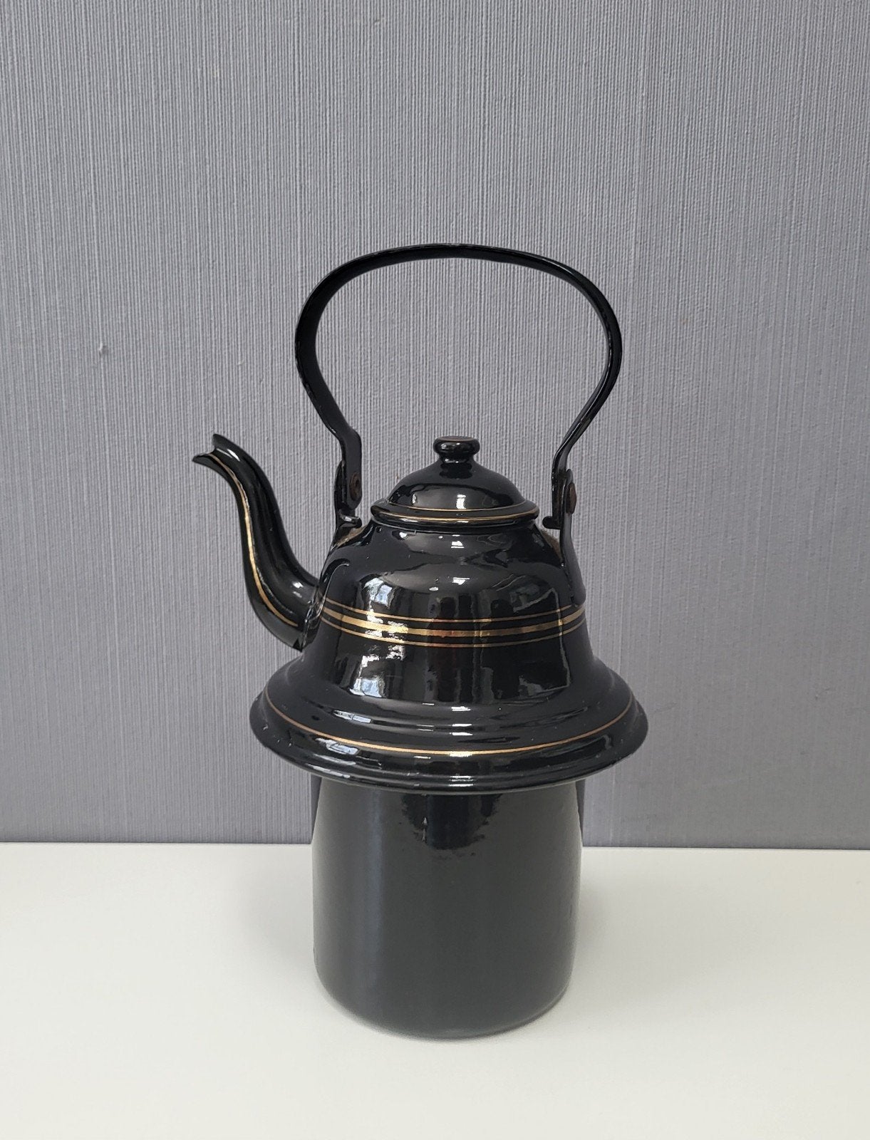 Zwart emaille zakketel met gouden biezen, Ophalen of Verzenden