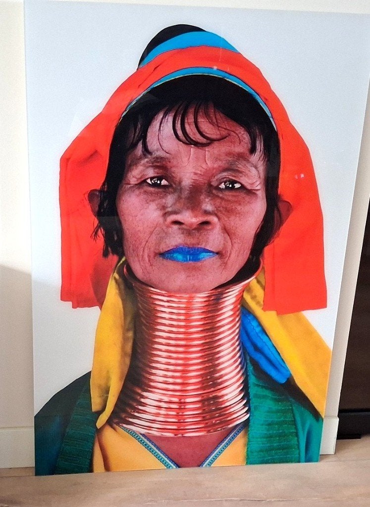 Plexiglas kunstwerk  Kayan vrouw., Verzenden, Zo goed als nieuw, Schilderij, 75 tot 100 cm