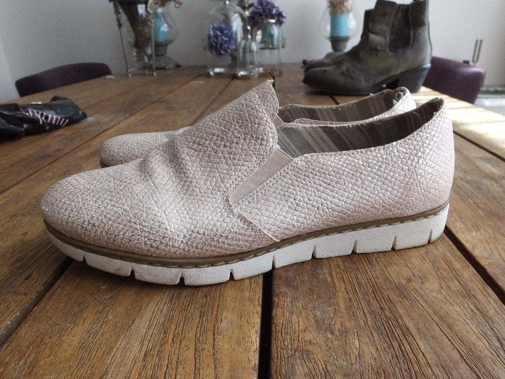 Prachtige Zacht Roze RIEKER Instappers Maat 40, Kleding | Dames, Schoenen, Instappers, Ophalen of Verzenden, Zo goed als nieuw