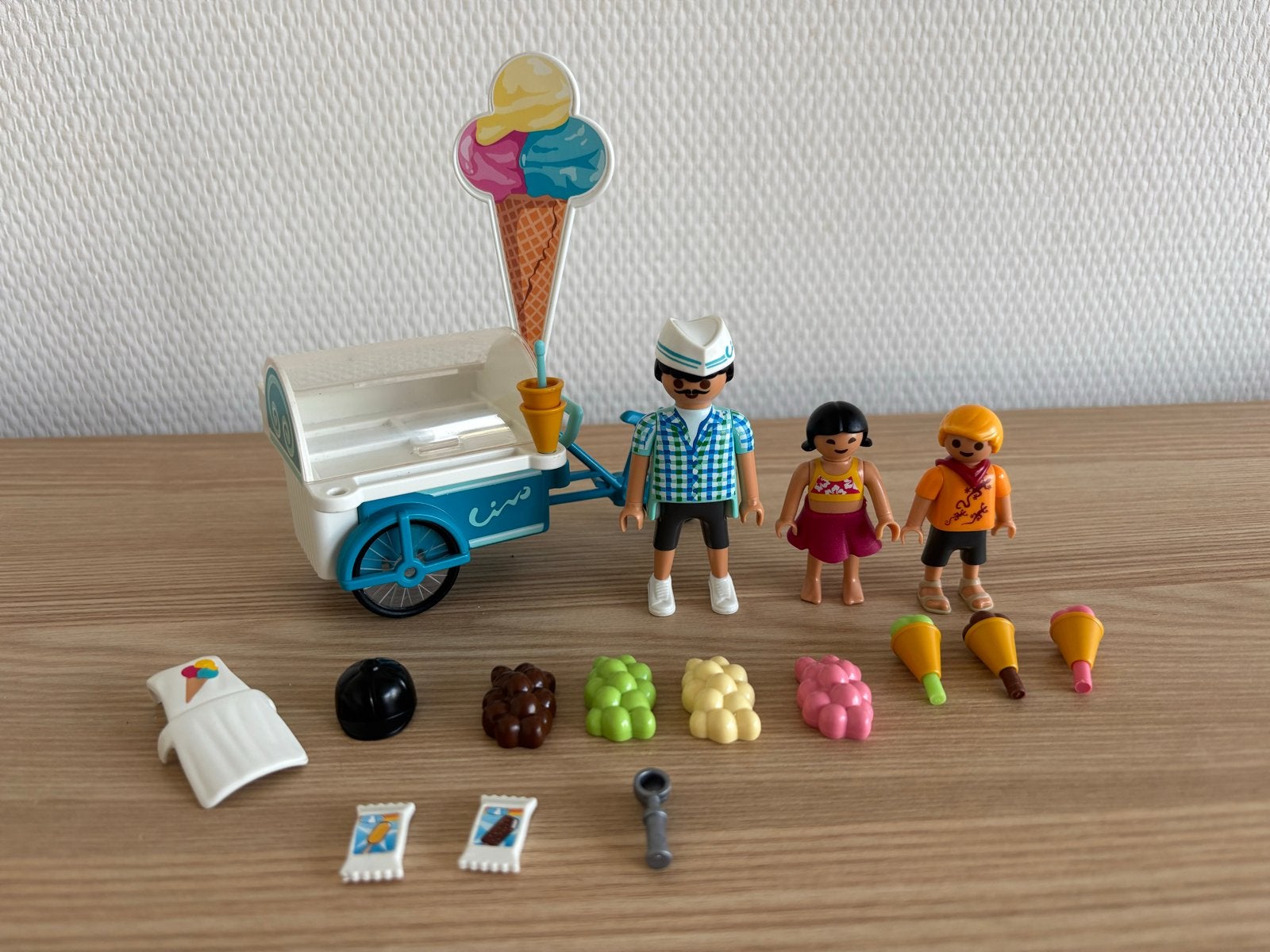 Playmobil IJscokar met figuren en accessoires, Ophalen of Verzenden, Zo goed als nieuw