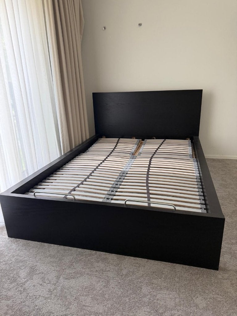 Foto 2 van MALM bed ombouw zwart met lattenbodems
