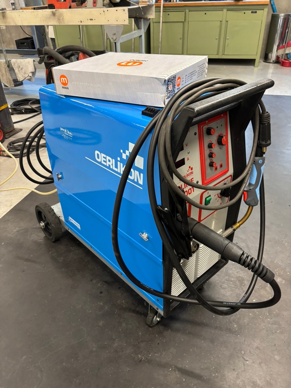NIEUWSTAAT OERLIKON MIG 250A VIERWIEL DRAADAANVOER., Doe-het-zelf en Verbouw, I, Zo goed als nieuw, I, 150 tot 250 ampère